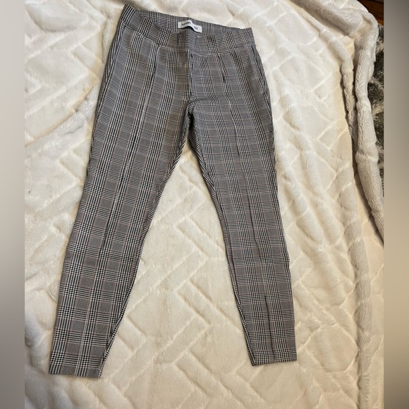 Old Navy black and white plaid leggings - Size Medium - gently used grea… - Picture 2 of 8
